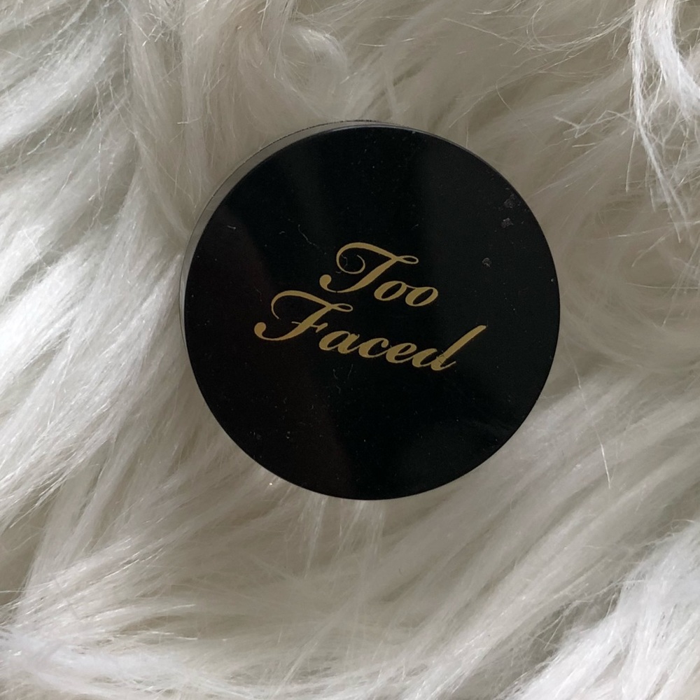 Too Faced Glitterly